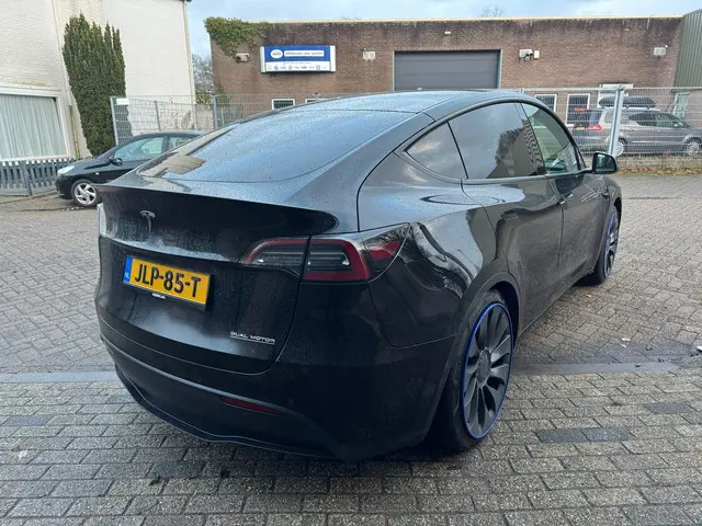 Tesla Model Y Performance AWD 75 kWh 2022 Elektrisch 3