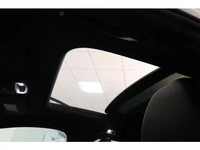 Volvo V60 2.0 B4 R-Design 2021 Benzine 15