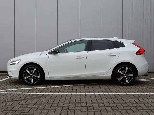Volvo V40 2.0 T4 R-design 2018 Benzine 21
