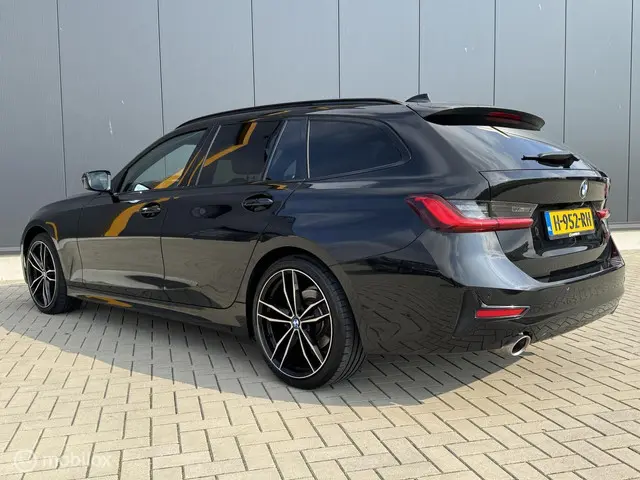 BMW 3 Serie Touring 320i Executive Edition 2020 Benzine 7