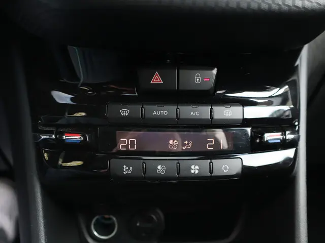 Peugeot 2008 1.2 PureTech Allure 2016 Benzine 24