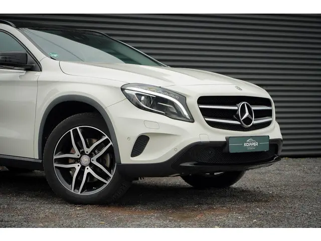 Mercedes-Benz GLA 250 4Matic 2015 Benzine 23