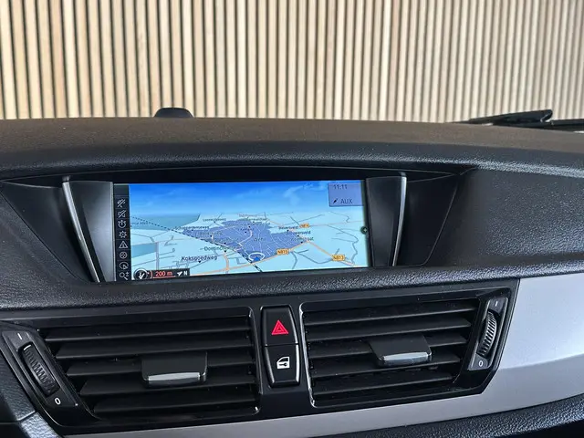 BMW X1 sDrive20i Executive 2015 Benzine 18