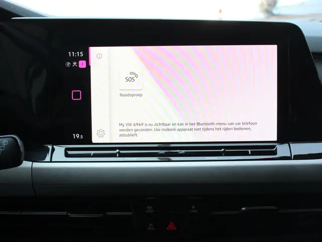 Volkswagen Golf 1.0 eTSI Life Business 2023 Benzine 31