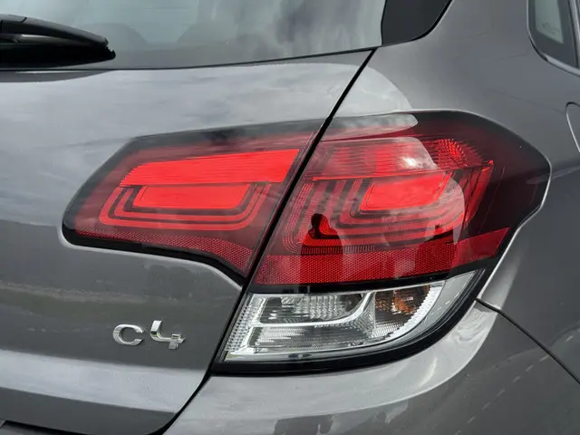 Citroën C4 1.2 PureTech Feel Collection 2015 Benzine 18