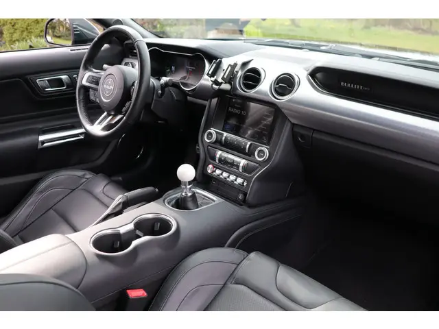 Ford Mustang Fastback Bullitt 2019 Benzine 3