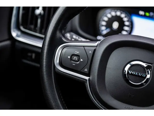 Volvo V60 2.0 B3 Momentum Advantage 2021 Benzine 22