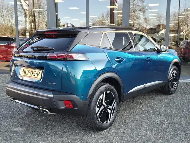 Peugeot 2008 1.2 Hybrid 145 GT 2025 Hybride Benzine 2