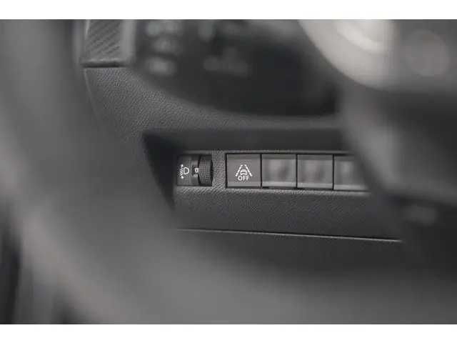 Peugeot 208 PureTech 100 Allure 2022 Benzine 37