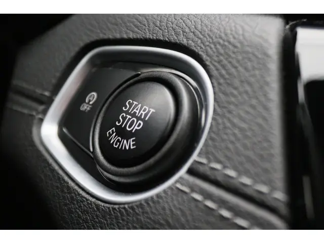 BMW X1 sDrive18i High Executive M Sport 2021 Benzine 36