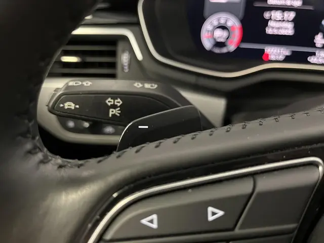 Audi A4 Avant 35 TFSI Launch edition 2020 Benzine 40
