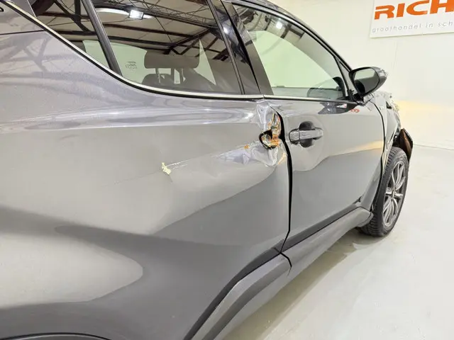 Toyota C-HR CH-R 1.8 Hybrid Executive 2017 Benzine 10