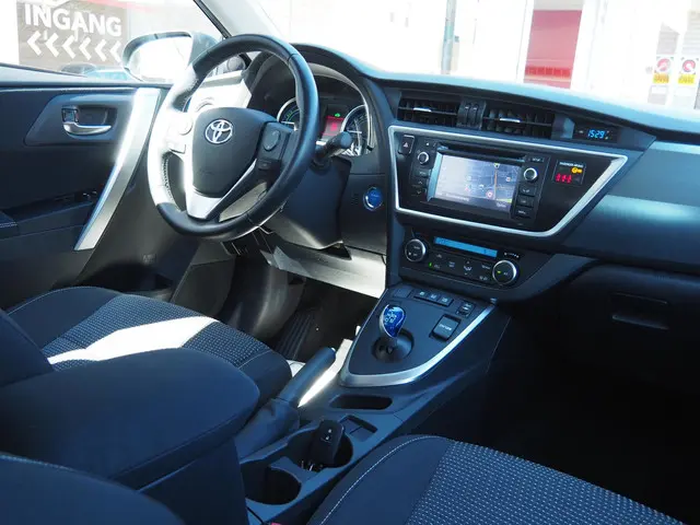 Toyota Auris 1.8 Hybrid Aspiration 2013 Hybride Benzine 13