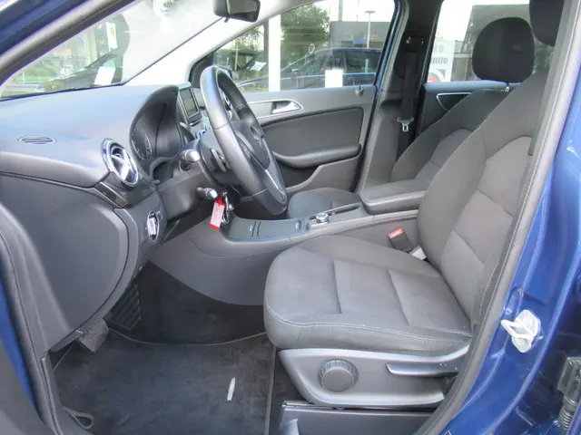 Mercedes-Benz B-Klasse 180 Automaat 2012 Benzine 12