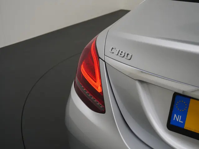 Mercedes-Benz C-Klasse 180 AMG line 2019 Benzine 3