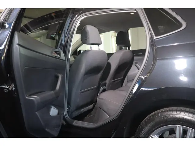 Volkswagen Polo 1.0 TSI R-Line Edition 2021 Benzine 24