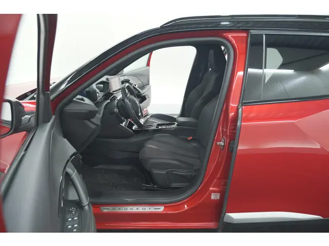 Peugeot 2008 PureTech 130 GT-Line 2020 Benzine 29