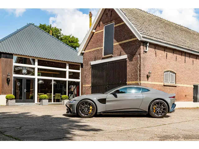 Aston Martin V8 Vantage 4.0 2018 Benzine 81