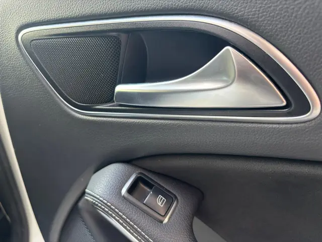 Mercedes-Benz CLA 180 AMG EDITION PANO NAP 2017 Benzine 23