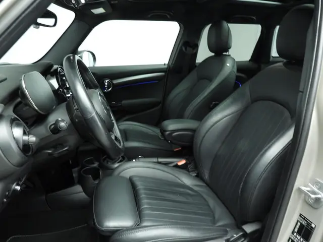 MINI 5-Deurs 1.5 Cooper 2021 Benzine 9