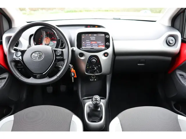 Toyota Aygo 1.0 VVT-i x-nav, 2018 Benzine 29