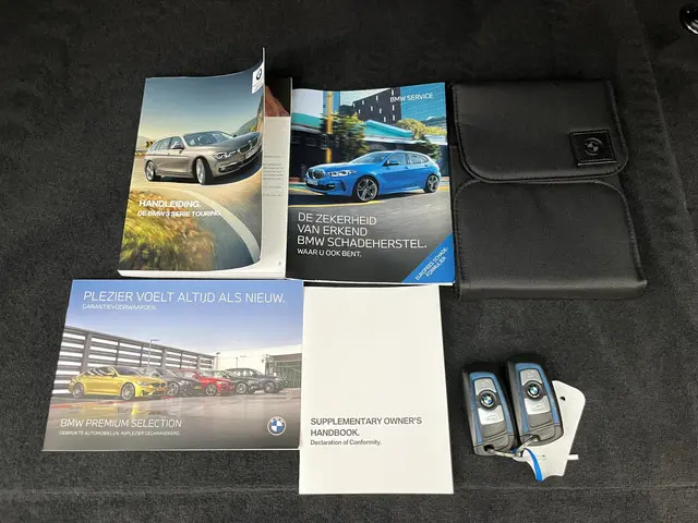 BMW 3 Serie Touring 330i M Sport Edition 2018 Benzine 24