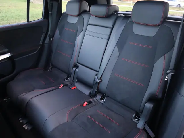 Mercedes-Benz GLB 200 2021 Benzine 14