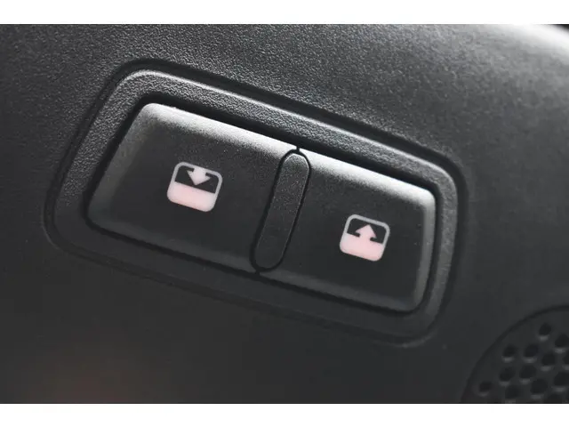 Fiat 500C 1.0 Hybrid Dolcevita 2024 Benzine 10