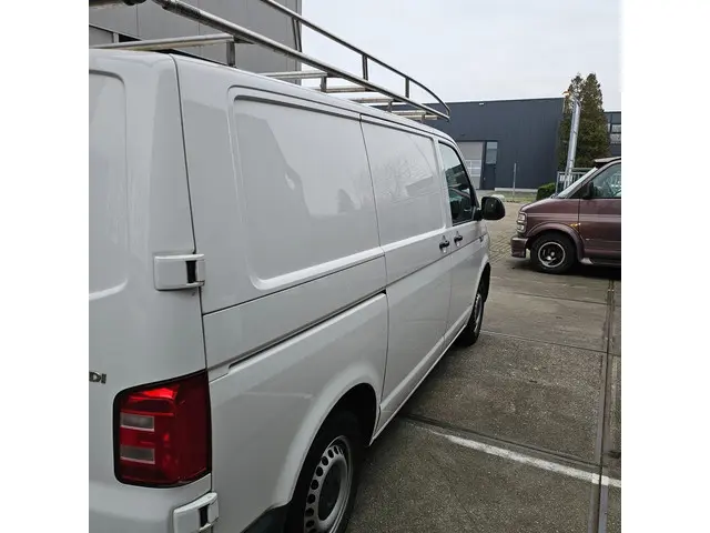 Volkswagen Transporter 2.0 TDI L1H1 2017 Diesel 2