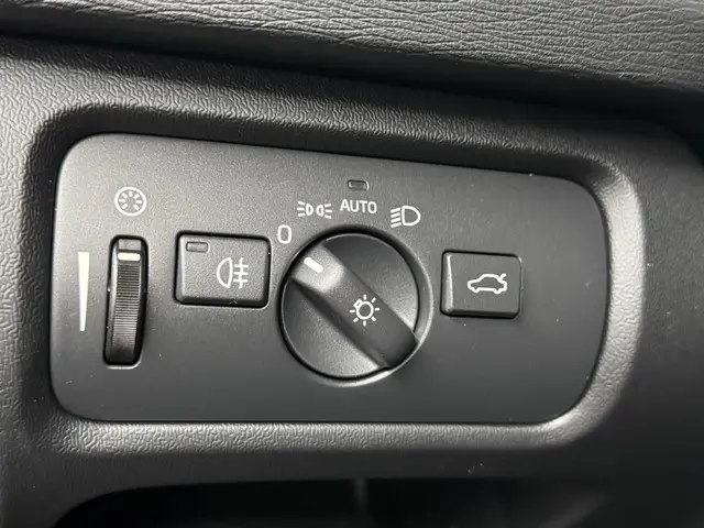 Volvo V40 Cross Country 1.5 T3 Edition+ 2018 Benzine 32