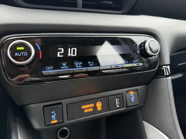 Toyota Yaris 1.5 Hybrid Active 2022 Hybride Benzine 19