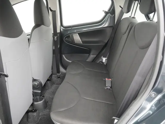 Toyota Aygo 1.0 VVT-i Now 2014 Benzine 10