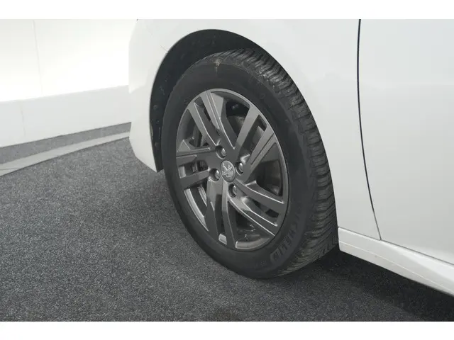 Peugeot 208 PureTech 100 EAT8 Allure Pack 2022 Benzine 18