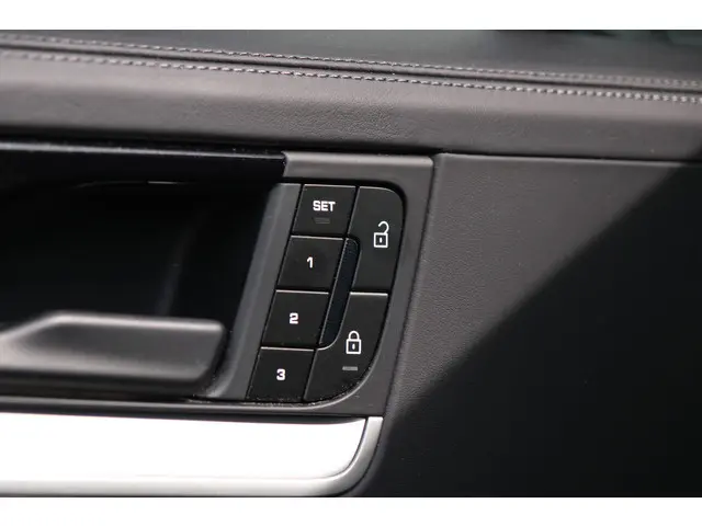 Porsche Cayenne 3.0 E-Hybrid 2023 Hybride Benzine 24