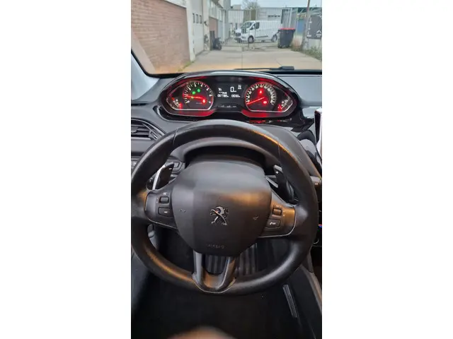 Peugeot 208 1.2 e-VTi Envy 2014 Benzine 5