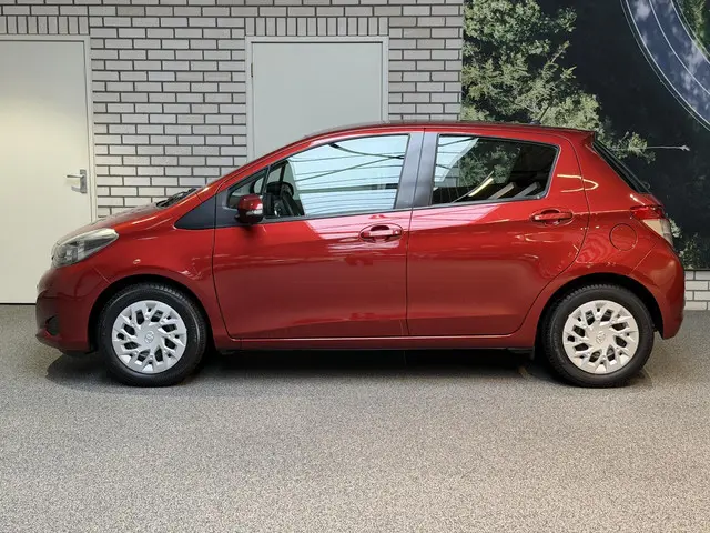 Toyota Yaris 1.0 VVT-i Aspiration 2013 Benzine 3
