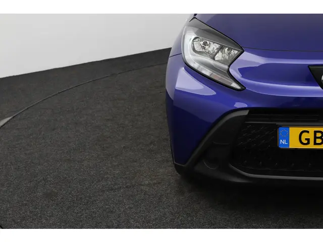 Toyota Aygo X 1.0 VVT-i MT Play 2024 Benzine 35