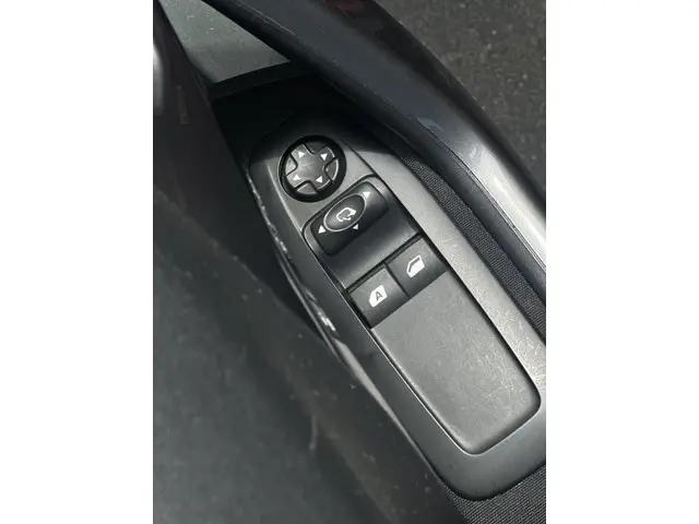 Peugeot 2008 1.2 110pk Blue Lion 2017 Benzine 24