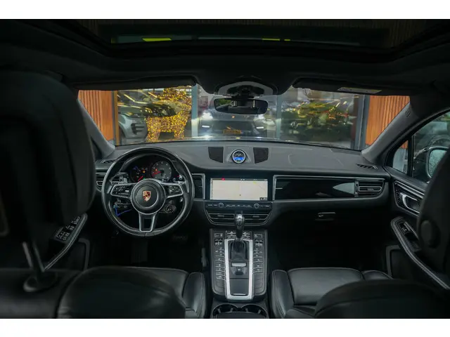 Porsche Macan 2