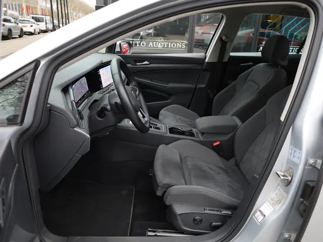 Volkswagen Golf 1.4 eHybrid PHEV 2022 Hybride Benzine 32