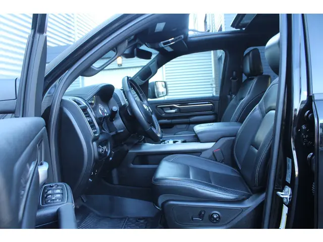 Dodge Ram 1500 5.7 V8 4x4 Crew Cab Laramie 2021 LPG/Gas 25