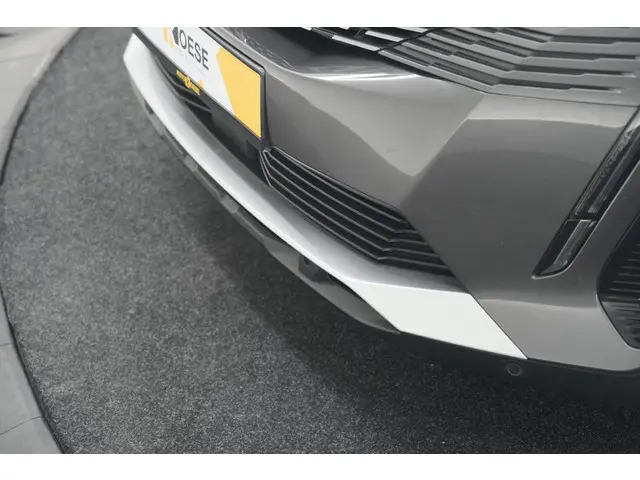 Peugeot 3008 HYbrid4 300 GT 2023 Hybride Benzine 18