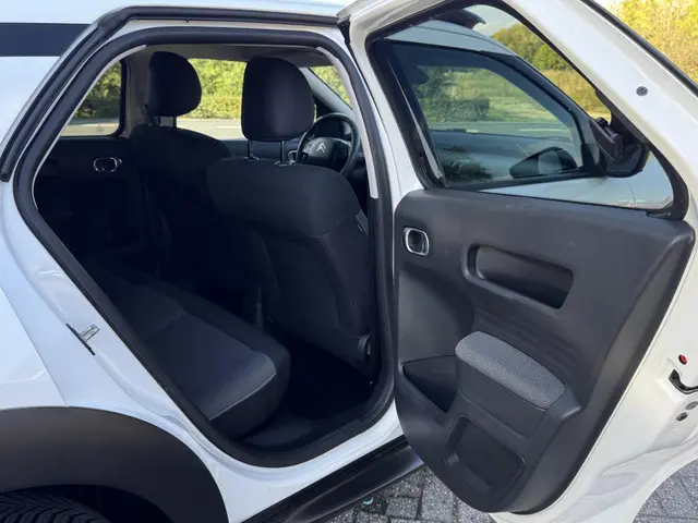 Citroën C4 Cactus 1.2 PureTech Shine 2015 Benzine 19