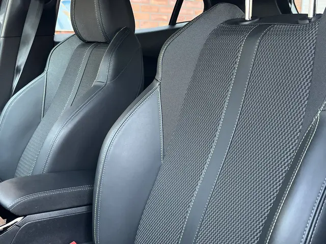 Peugeot e-2008 EV GT 54 kWh 2024 Elektrisch 27