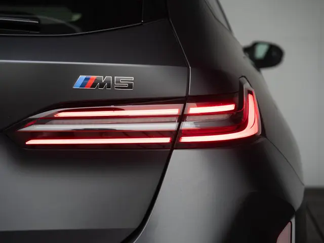 BMW M5 Touring 2025 Hybride Benzine 44