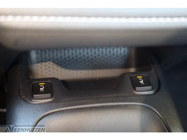 Toyota Corolla 1.8 Hybrid Business 2020 Hybride Benzine 24