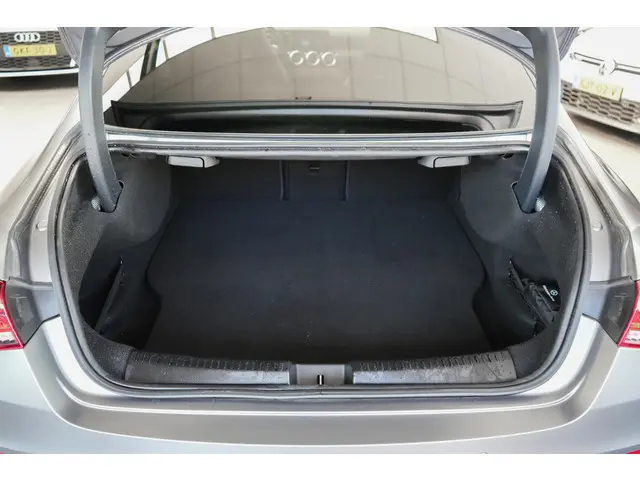 Mercedes-Benz CLA 250 e MAGNO AMG 2022 Hybride Benzine 25