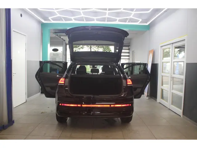 Volkswagen Taigo 1.5 TSI R-Line Business 2024 Benzine 37