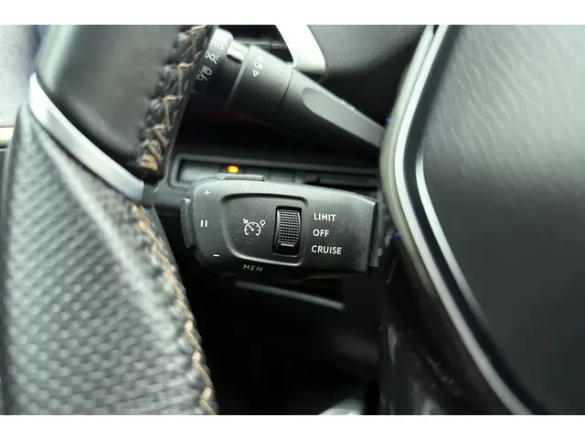 Peugeot 3008 1.2T 130pk GT 2024 Benzine 24