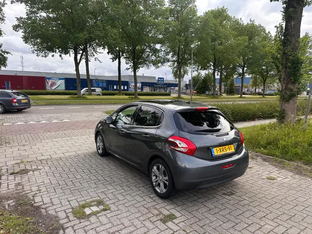 Peugeot 208 1.2 VTi Allure Clima.Navi.Pano 2014 Benzine 8